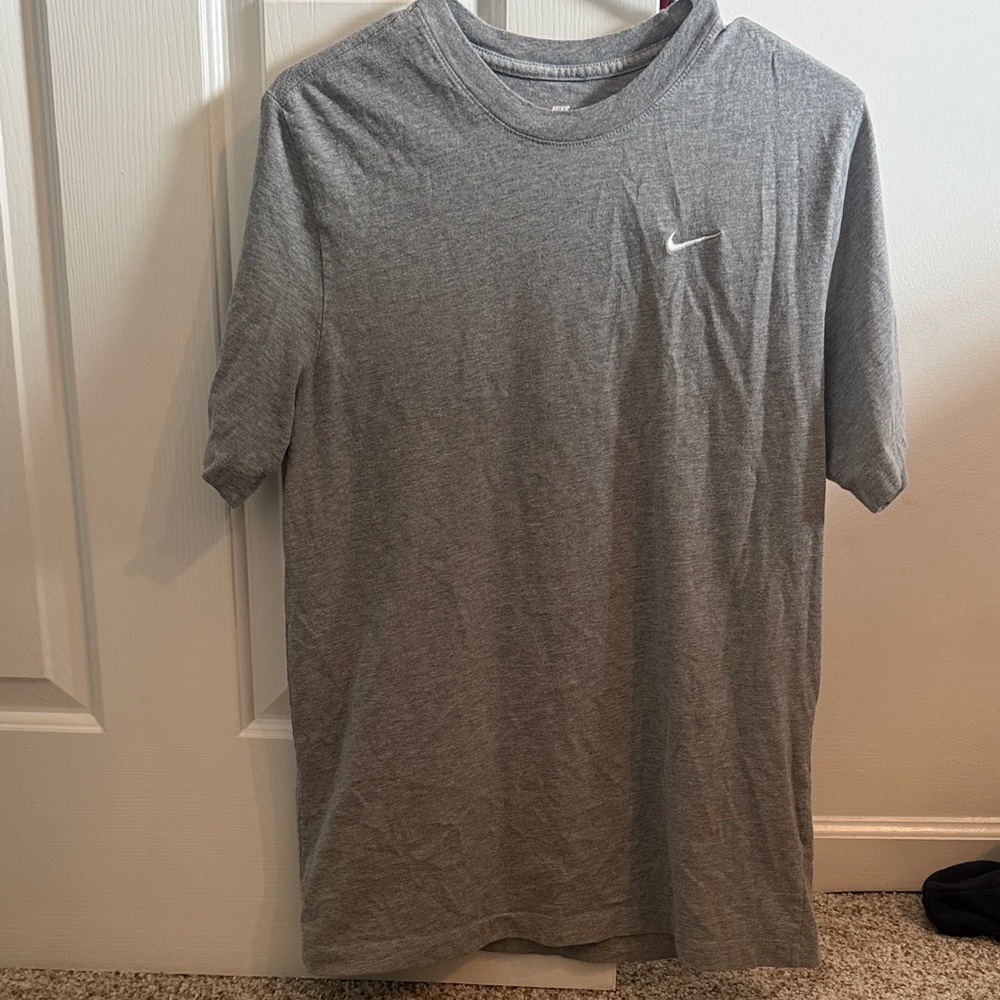 Nike Men's Heather Gray Short Sleeve Tee